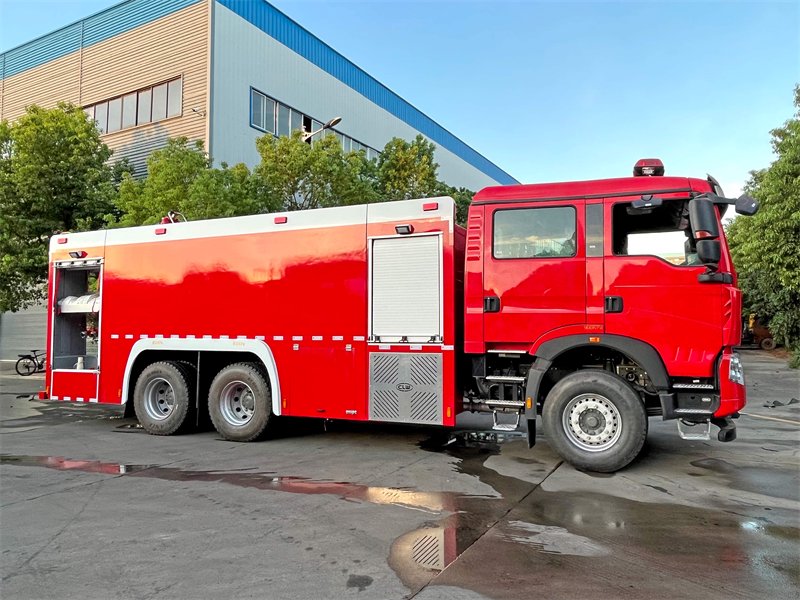 🚒 消防车大揭秘：城市里的"红色守护神"到底有多硬核？